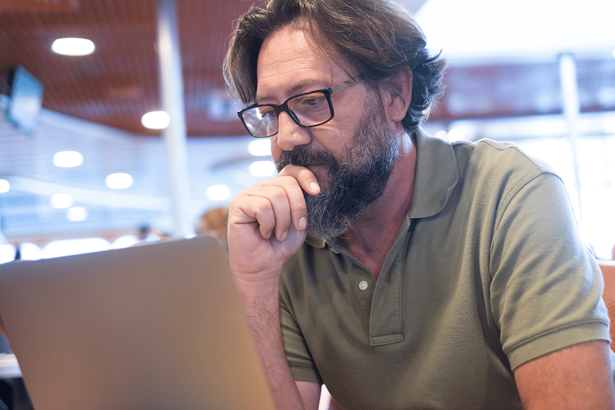 Federal employee learning about federal benefits Federal employee learning about federal benefits